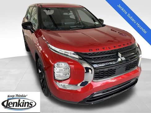 Used 2023 Mitsubishi Outlander SE AWD/4WD image 1