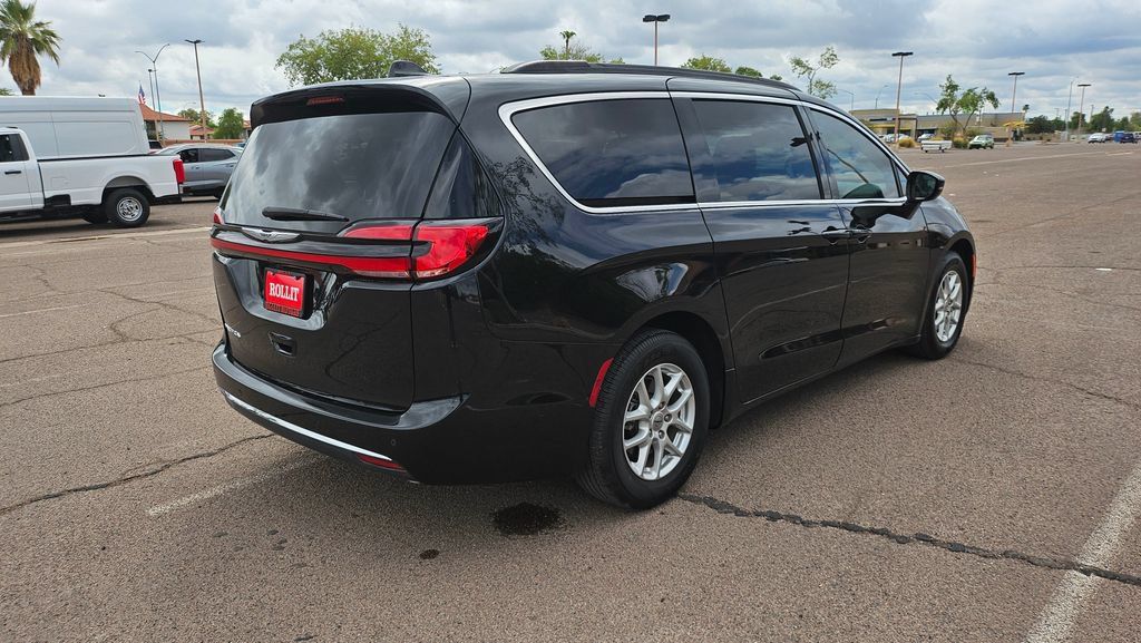 Used 2022 Chrysler Pacifica Touring-L FWD image 11