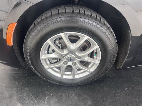 Used 2022 Chrysler Pacifica Touring-L image 22