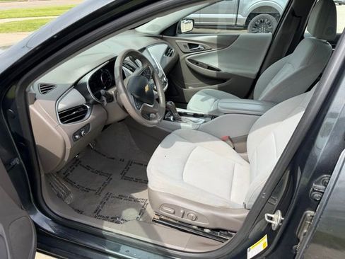 Used 2017 Chevrolet Malibu LT FWD image 11