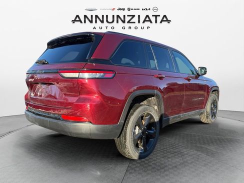 New 2025 Jeep Grand Cherokee Altitude image 5