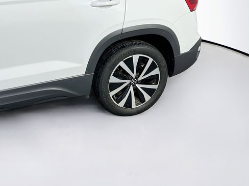 Used 2023 Volkswagen Taos SE image 30