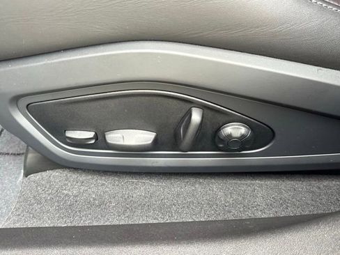 Used 2025 Porsche Taycan image 35