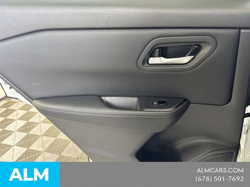 Used 2025 Nissan Rogue SV image 25