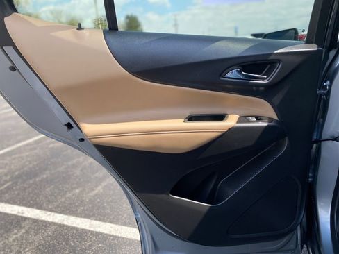 Used 2023 Chevrolet Equinox Premier image 16