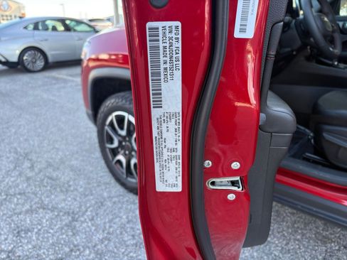 Used 2025 Jeep Compass Trailhawk image 29