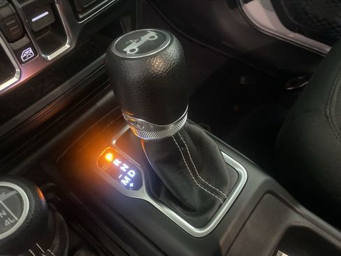 Used 2019 Jeep Wrangler Unlimited Sahara image 8