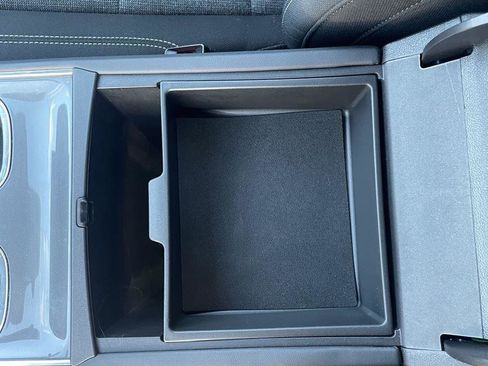 Used 2025 GMC Acadia Elevation image 22