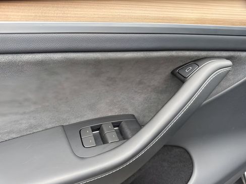 Used 2024 Tesla Model Y Long Range image 30