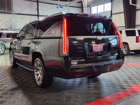Used 2016 Cadillac Escalade ESV Luxury AWD/4WD image 4