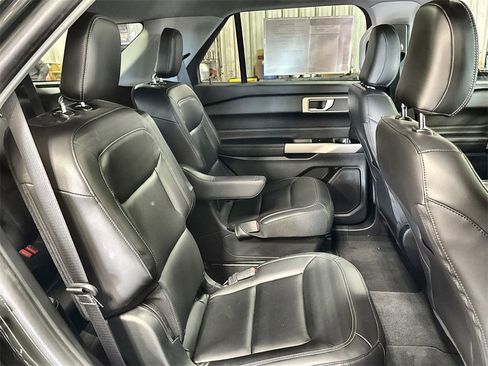 Used 2022 Ford Explorer XLT w/ Equipment Group 202A image 32