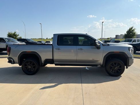 Used 2024 GMC Sierra 2500 AT4 w/ AT4 Preferred Package AWD/4WD image 6