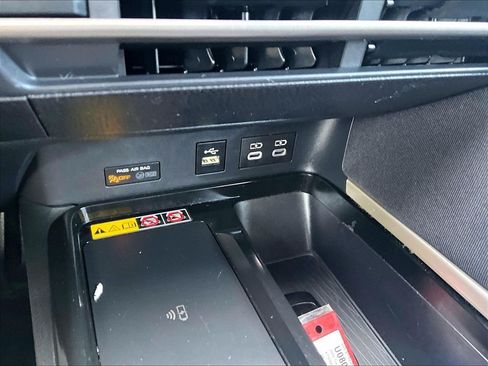 Used 2025 Toyota Camry LE FWD image 27
