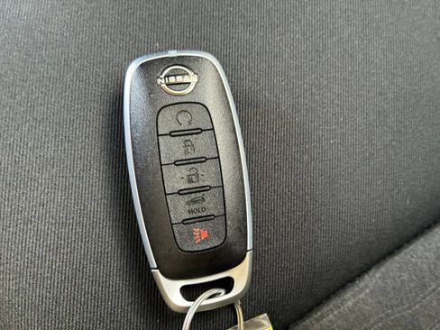 Used 2025 Nissan Pathfinder SV FWD image 17