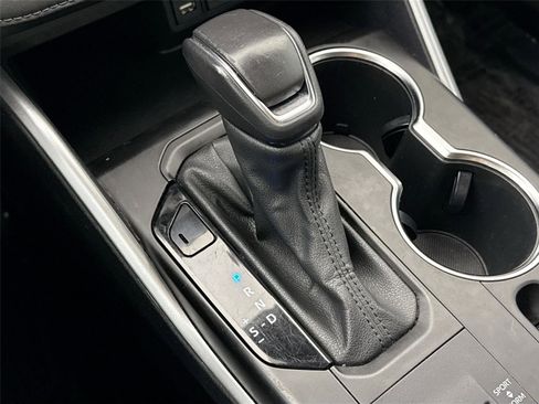 Used 2022 Toyota Highlander LE image 23