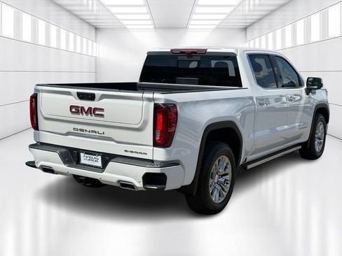 Used 2024 GMC Sierra 1500 Denali w/ Technology Package AWD/4WD image 5