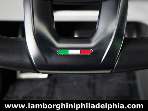 Used 2022 Lamborghini Urus AWD/4WD image 21