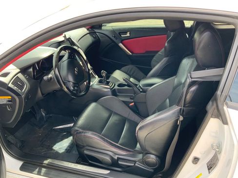 Used 2016 Hyundai Genesis Coupe 3.8 RWD image 7