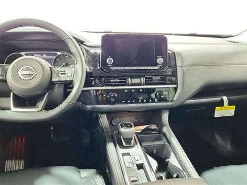 New 2025 Nissan Pathfinder SV image 24