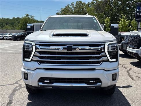 Certified 2025 Chevrolet Silverado 2500 High Country w/ High Country Premium Package AWD/4WD image 3
