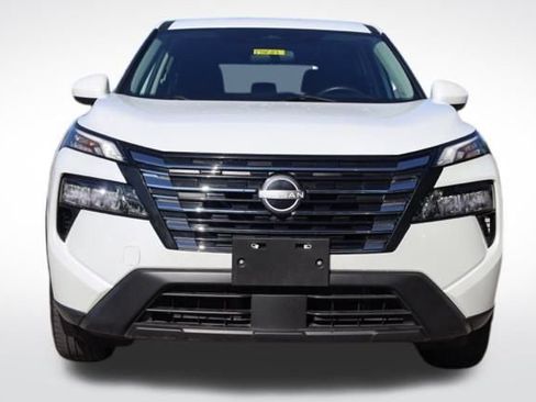 Used 2024 Nissan Rogue SV image 3