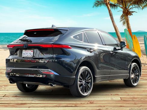 Used 2023 Toyota Venza Nightshade image 5