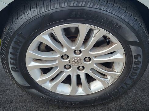 Used 2015 Toyota Sienna XLE image 8