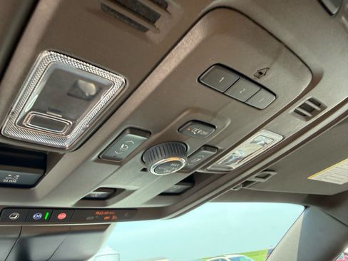 Used 2023 Cadillac Escalade Premium Luxury AWD/4WD image 27
