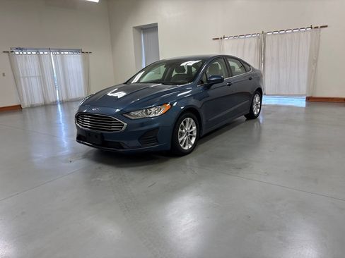 Used 2019 Ford Fusion SE FWD image 4