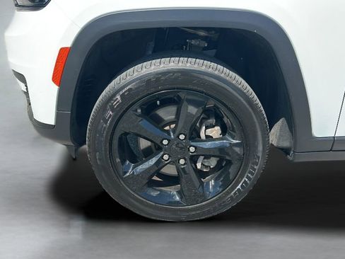 Used 2025 Jeep Grand Cherokee L Altitude image 10