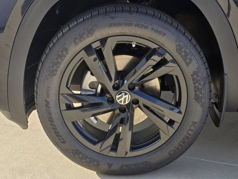 Used 2026 Volkswagen Atlas Cross Sport SEL R-Line AWD/4WD image 11