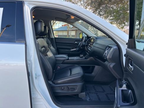 Used 2024 Nissan Pathfinder SL image 42