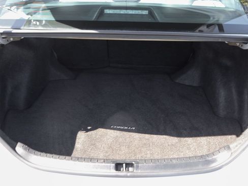 Used 2016 Toyota Corolla LE FWD image 8