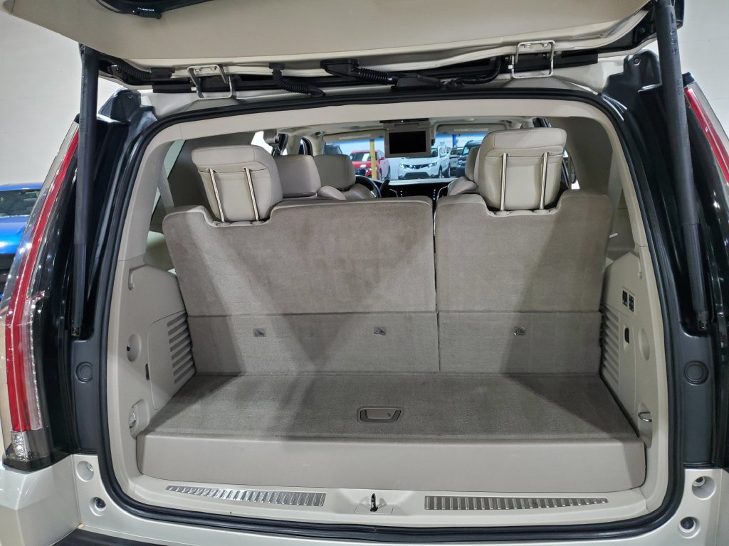 Used 2017 Cadillac Escalade Premium Luxury AWD/4WD image 45