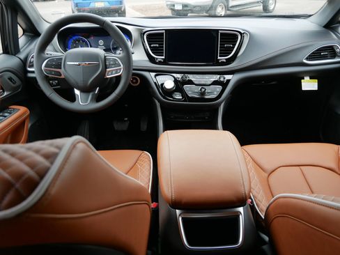 New 2026 Chrysler Pacifica Pinnacle image 12