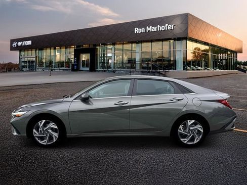 New 2026 Hyundai Elantra Limited FWD image 3