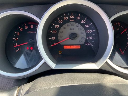 Used 2006 Toyota Tacoma X-Runner image 16