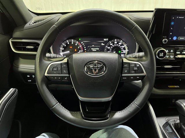 Used 2023 Toyota Highlander XSE AWD/4WD image 20