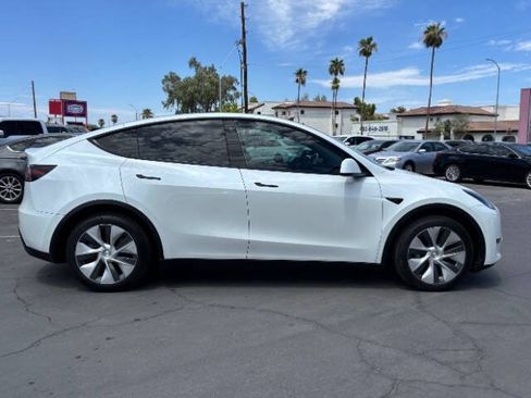 Used 2021 Tesla Model Y Long Range AWD/4WD image 2