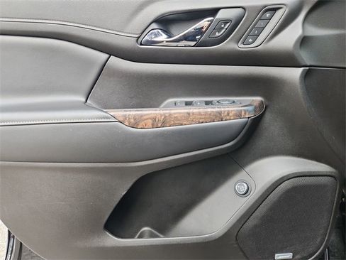 Used 2021 GMC Acadia Denali w/ Denali Technology Package image 22