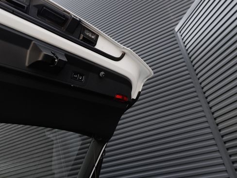 Certified 2023 Porsche Panamera Platinum Edition RWD image 28