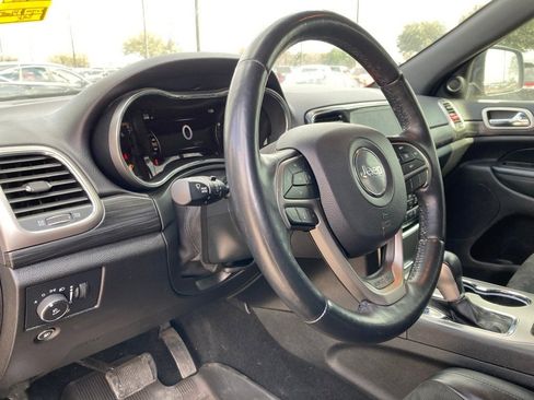 Used 2021 Jeep Grand Cherokee Laredo X image 9