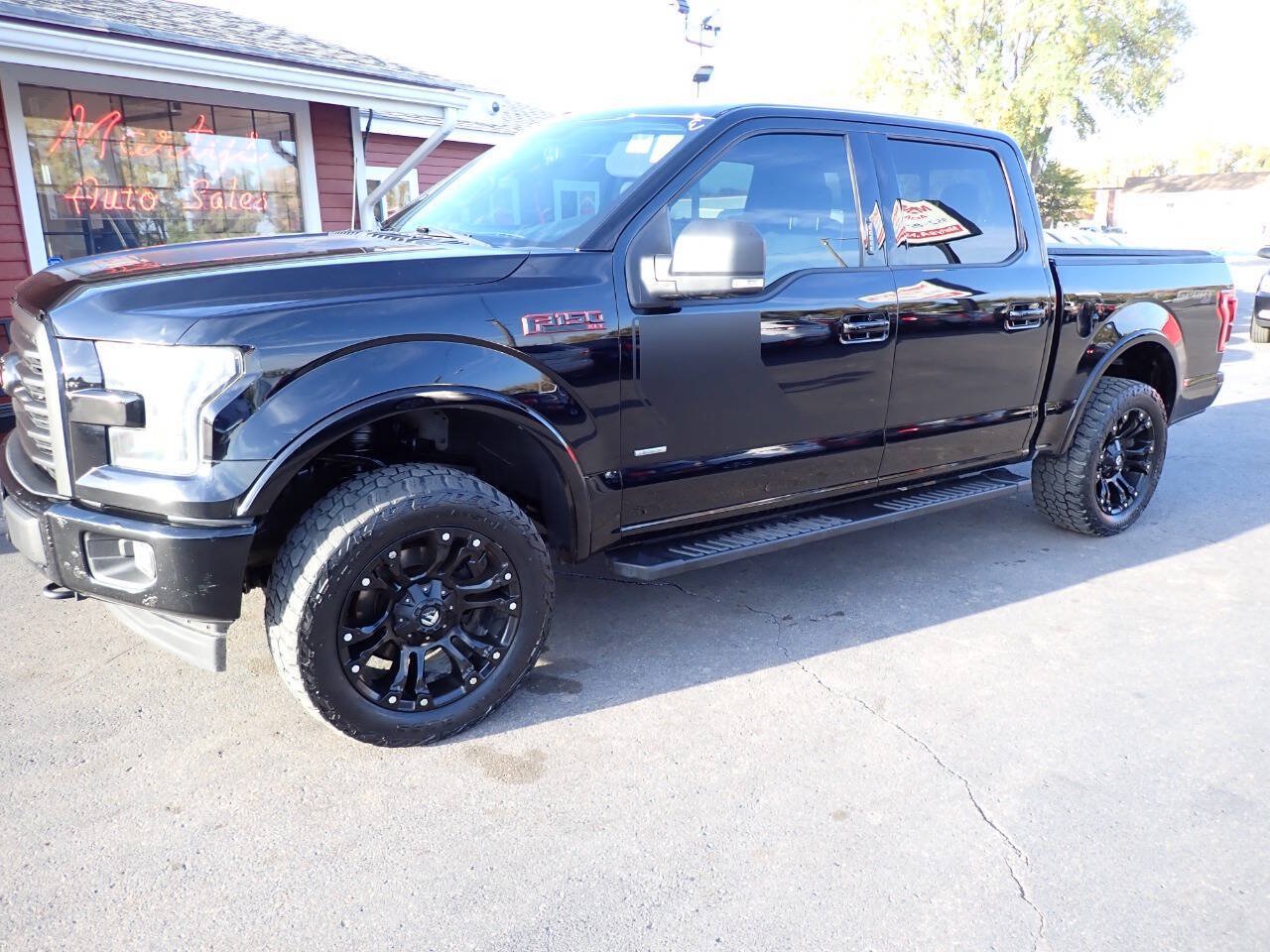 Used 2017 Ford F150 XLT w/ Equipment Group 302A Luxury AWD/4WD image 3
