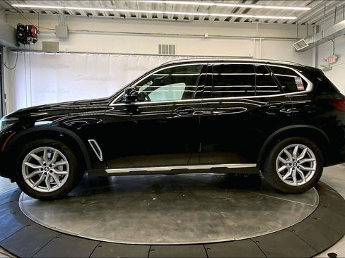 Used 2023 BMW X5 xDrive40i w/ Parking Assistance Package AWD/4WD image 2