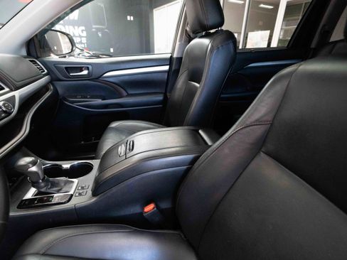 Used 2019 Toyota Highlander XLE image 10