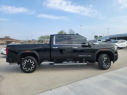 Used 2024 GMC Sierra 2500 Denali image 3