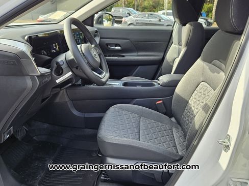 New 2026 Nissan Kicks SV w/ SV Premium Package image 3