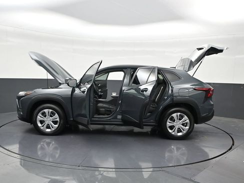Used 2025 Chevrolet Trax LS FWD image 34