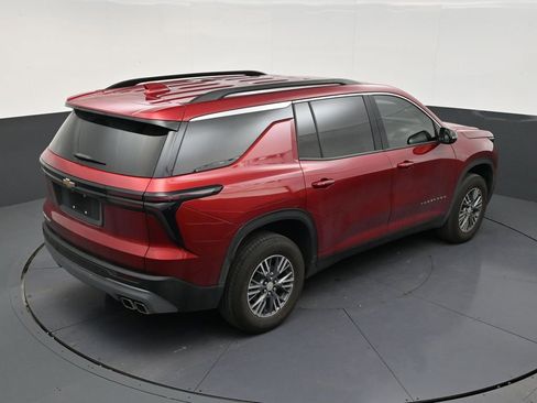 Used 2025 Chevrolet Traverse LT FWD image 16