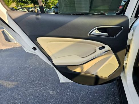 Used 2019 Mercedes-Benz GLA 250 4MATIC image 27